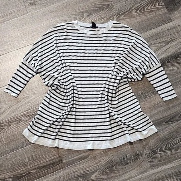 🦩 H&M oversized Striped sweater 🦩 - Picture 1 of 4